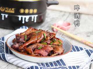 砂锅啤酒鸭的做法