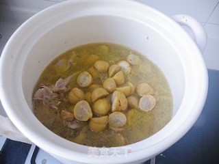 栗子母鸡汤的做法步骤：7