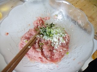 鸡汤荠菜馄饨的做法步骤：3