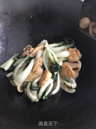青菜口蘑油面筋的做法