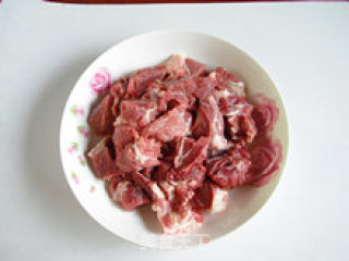 补中益气、强健筋骨—咖喱牛肉煲的做法步骤：3