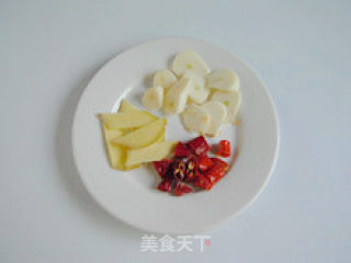 补中益气、强健筋骨—咖喱牛肉煲的做法步骤：4