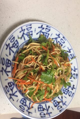 凉拌五彩大丰收的做法