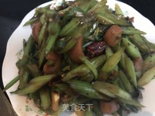 炒芹菜的做法