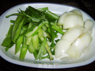 大喜大西芹洋葱肉片的做法步骤：2