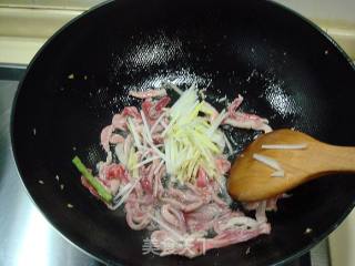 家常小炒菜“肉丝香干炒豆嘴”的做法步骤：1