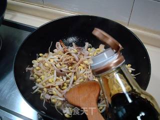 家常小炒菜“肉丝香干炒豆嘴”的做法步骤：4