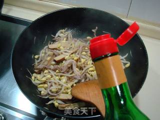 家常小炒菜“肉丝香干炒豆嘴”的做法步骤：7