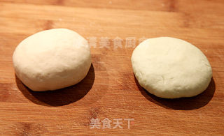 花样面食——可爱的拖鞋的做法步骤：1