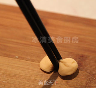 花样面食——可爱的拖鞋的做法步骤：3