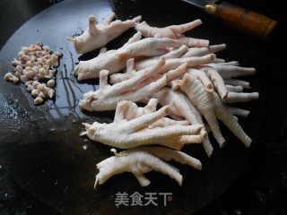 药膳鸡爪黄豆汤的做法步骤：1