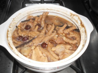 药膳鸡爪黄豆汤的做法步骤：8