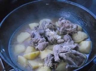 【脊骨炖土豆】的做法步骤：8