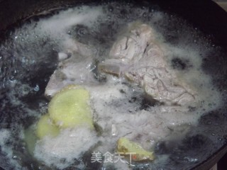 【冬季养生汤】杞菊排骨汤的做法步骤：4