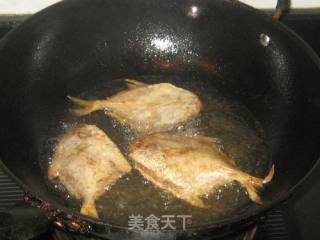 油炸小鲳鱼的做法步骤：5
