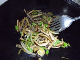 芹菜香干的做法步骤：5
