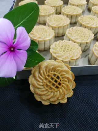 黑芝麻蛋黄月饼的做法