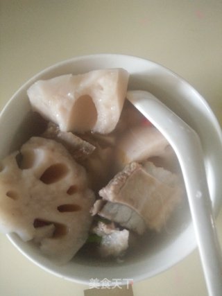 莲藕排骨汤的做法