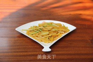 芹香土豆条的做法
