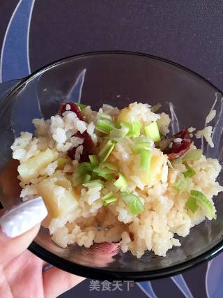 土豆腊肠焖米饭的做法