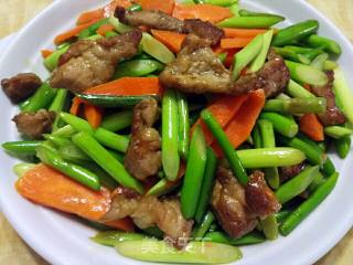 肉片炒蒜苔的做法