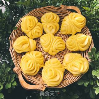 巧做奶香南瓜花卷的做法