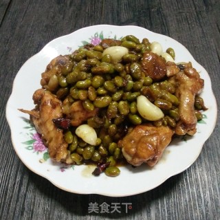 毛豆焖鸡腿的做法