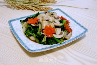 蘑菇炒西兰花的做法