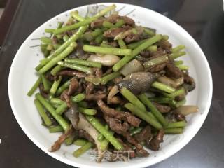 蒜苔炒肉蘑菇里脊肉的做法