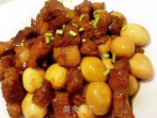 红烧肉焖鹌鹑蛋的做法