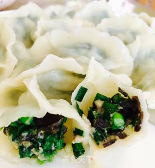 韭菜猪肉木耳三鲜馅饺子的做法