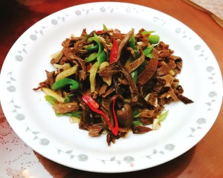麻青菇炒辣椒的做法