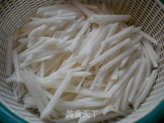 浮皮炒萝卜的做法步骤：3