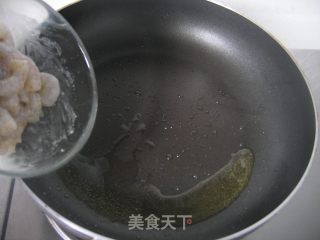 西芹腰果炒虾仁的做法步骤：4