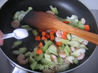 西芹腰果炒虾仁的做法步骤：6