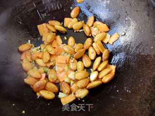 杏仁炒芹菜的做法步骤：4