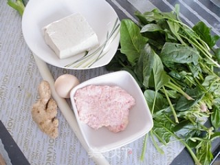碧玉菠菜豆腐丸的做法步骤：1