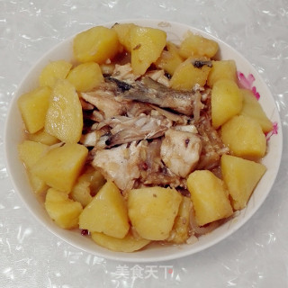 鲈鱼炖土豆的做法