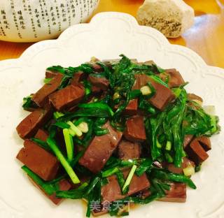 血豆腐炒韭菜的做法