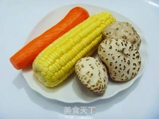 【冬季养生菜】补钙润燥好汤---花菇玉米排骨汤的做法步骤：2