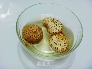 【冬季养生菜】补钙润燥好汤---花菇玉米排骨汤的做法步骤：4