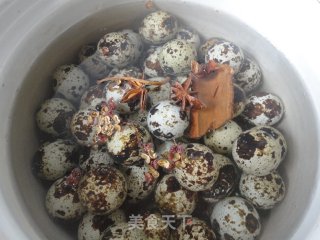 红烧鹌鹑蛋的做法步骤：1