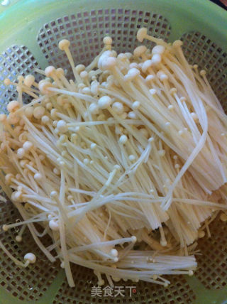 芥末凉拌金针菇的做法步骤：1