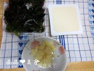 长寿地区的家常养生菜——海藻豆腐色拉的做法步骤：1