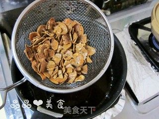 长寿地区的家常养生菜——海藻豆腐色拉的做法步骤：2