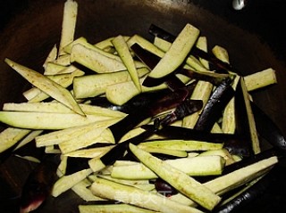 茄汁茄条的做法步骤：1