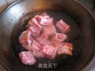 花生玉米排骨煲的做法步骤：2