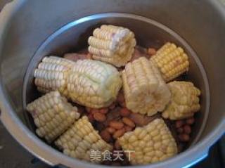 花生玉米排骨煲的做法步骤：6
