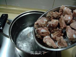 家常菜 ——“黑椒香锅寸筋骨”的做法步骤：3