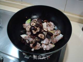 家常菜 ——“黑椒香锅寸筋骨”的做法步骤：9